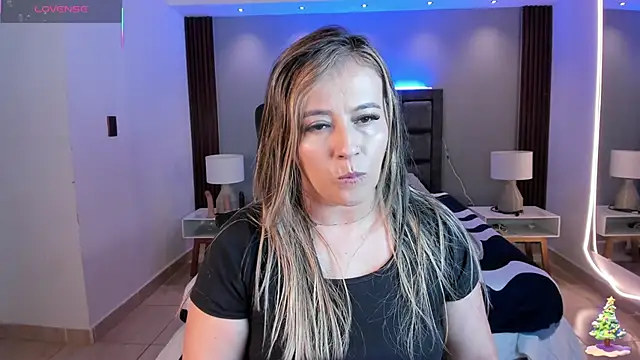 Snapshot of Susann_Ross chatting on December 2025 10:54:01 AM Susann Ross online show from December 2025 10:54:01 AM