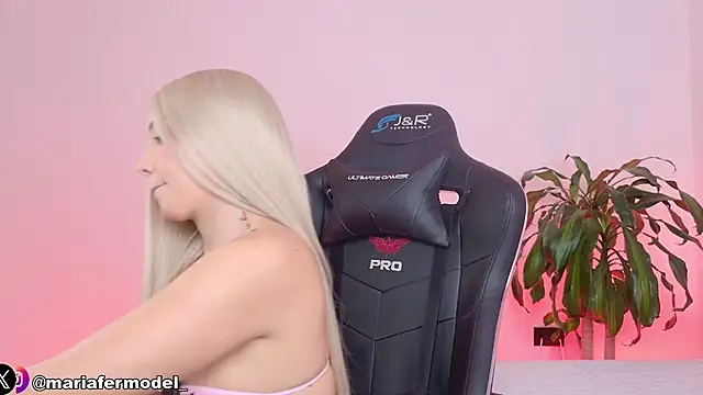 Mariafer05 online show from April 2026 04:18:01 PM