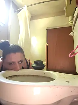 UniqueKorn86 online show from April 2026 07:47:02 PM