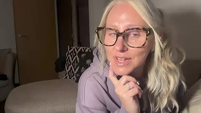 Snapshot of MelodyCollinsUk chatting on March 2025 05:47:01 PM MelodyCollinsUk online show from March 2025 05:47:01 PM