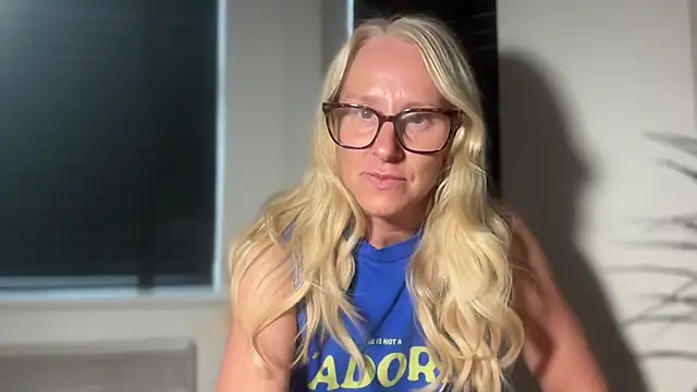 Snapshot of MelodyCollinsUk chatting on September 2025 08:15:02 AM MelodyCollinsUk online show from September 2025 08:15:02 AM