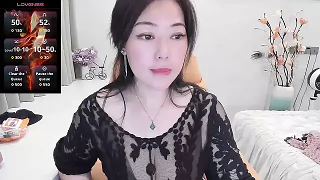 Crystal Wings online show from September 2025 02:06:02 PM