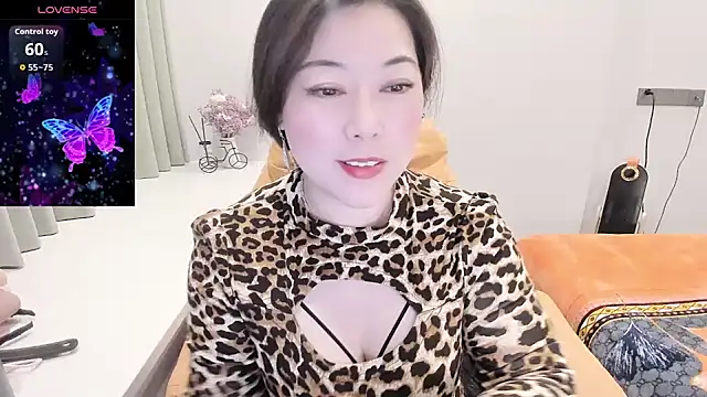 Crystal Wings online show from January 2026 01:47:02 PM