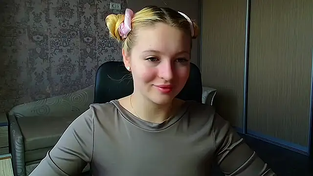 Snapshot of Milka_kiss_ chatting on May 2026 09:39:01 AM Milka kiss online show from May 2026 09:39:01 AM