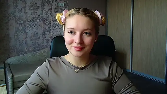Snapshot of Milka_kiss_ chatting on May 2026 11:42:02 AM Milka kiss online show from May 2026 11:42:02 AM
