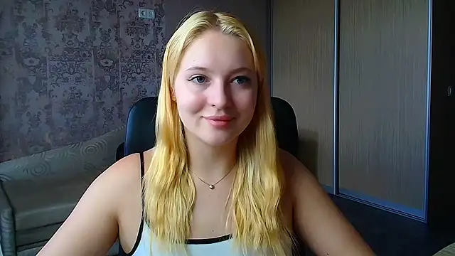 Snapshot of Milka_kiss_ chatting on June 2026 10:17:01 AM Milka kiss online show from June 2026 10:17:01 AM
