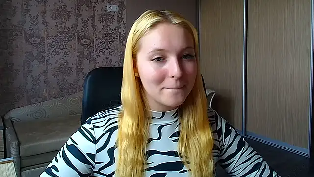 Snapshot of Milka_kiss_ chatting on June 2026 01:14:01 PM Milka kiss online show from June 2026 01:14:01 PM