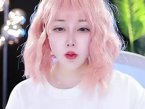 Qiaoqiao  online show from March 2025 12:43:02 PM