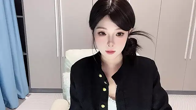 Snapshot of Q-ing chatting on October 2025 01:11:01 PM Q-ing online show from October 2025 01:11:01 PM