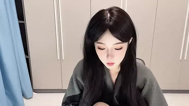 Snapshot of Q-ing chatting on November 2025 12:48:01 PM Q-ing online show from November 2025 12:48:01 PM