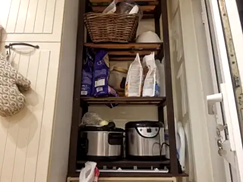 stavroun online show from November 2025 05:00:01 PM