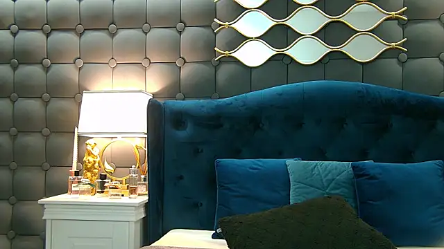 LeyaCass online show from January 2025 10:43:01 AM