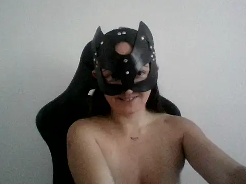 Snapshot of MaxWellas6 chatting on June 2026 10:03:01 AM MaxWellas6 online show from June 2026 10:03:01 AM