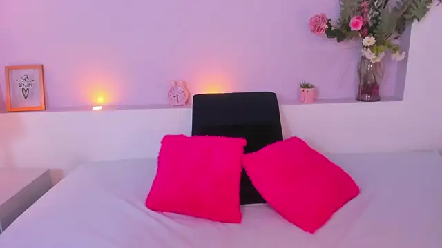 AmyBarton02 online show from December 2024 05:58:02 PM