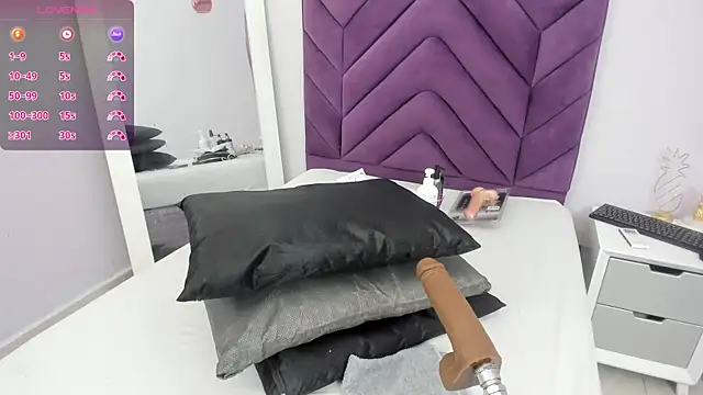 Maddyjohnsonn online show from December 2024 03:47:02 AM