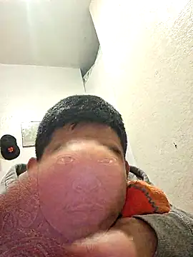 Snapshot of uziel2345 chatting on April 2026 03:24:02 PM uziel2345 online show from April 2026 03:24:02 PM