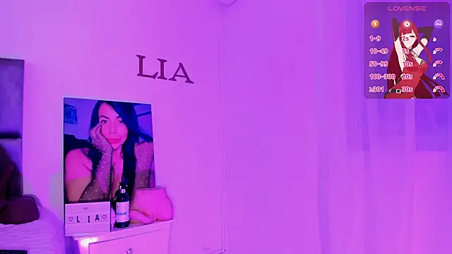 Lia johnsonn online show from October 2025 12:05:01 PM