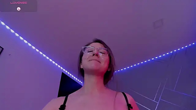 Ich Bin Julia online show from February 2025 05:44:01 PM