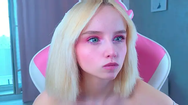 b4by LoL1 online show from April 2026 06:22:02 AM