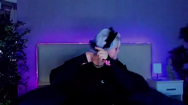 JoannLowe online show from January 2025 08:04:01 PM