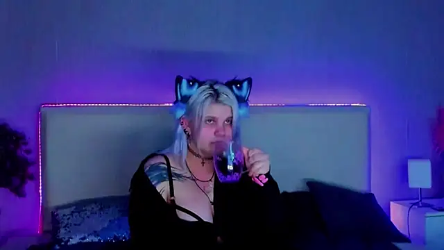 JoannLowe online show from February 2025 02:25:01 AM