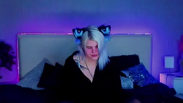 JoannLowe online show from February 2025 11:26:01 PM