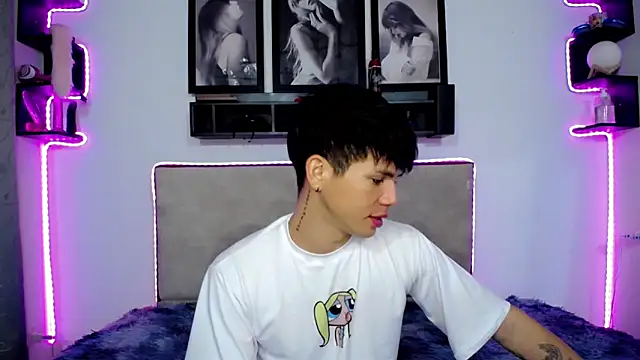 Snapshot of Tayson_Rivers chatting on December 2024 11:14:01 PM Tayson Rivers online show from December 2024 11:14:01 PM