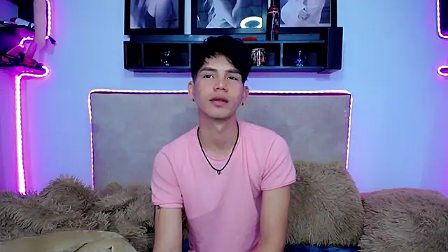 Snapshot of Tayson_Rivers chatting on December 2024 03:32:02 PM Tayson Rivers online show from December 2024 03:32:02 PM