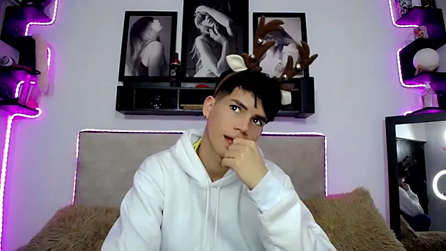 Snapshot of Tayson_Rivers chatting on December 2024 11:34:02 PM Tayson Rivers online show from December 2024 11:34:02 PM