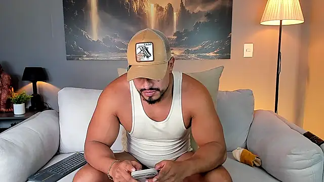 Snapshot of ApoloMakris chatting on June 2026 06:36:02 PM ApoloMakris online show from June 2026 06:36:02 PM