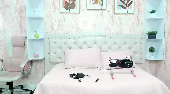 VICTORIA HOUSTON online show from January 2025 10:00:02 AM