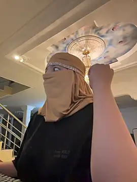 malak nanyy online show from April 2026 02:29:02 AM