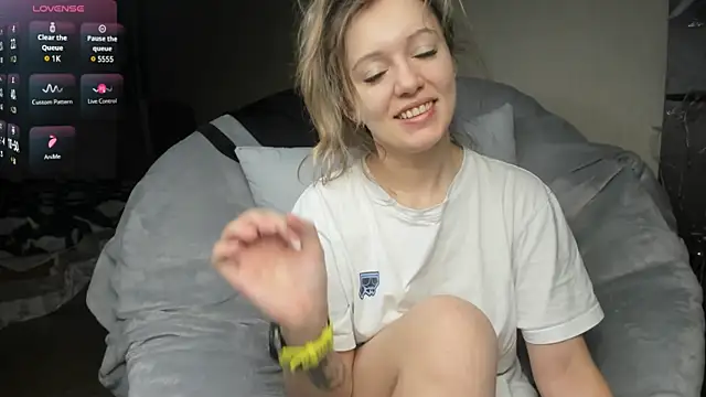 foxy blond online show from March 2025 03:29:01 AM