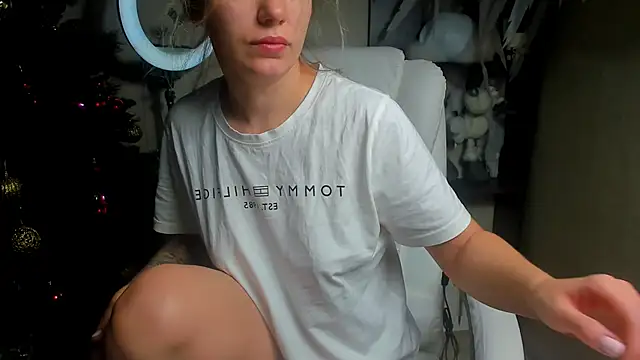 foxy blond online show from December 2025 12:18:01 AM