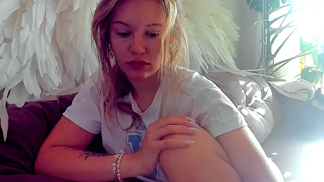Snapshot of foxy_blond chatting on June 2026 12:34:02 AM foxy blond online show from June 2026 12:34:02 AM