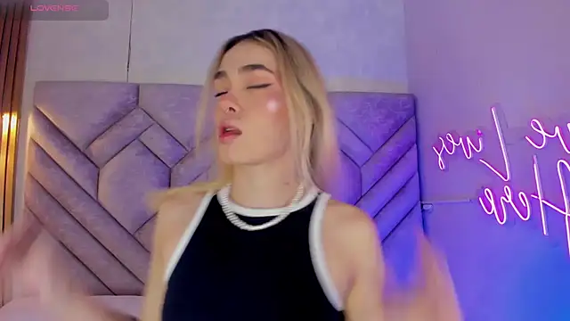 Lucy Vega online show from December 2024 11:49:01 AM