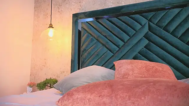 Lucy Vega online show from September 2025 05:00:01 AM