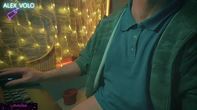 alex-volo online show from December 2024 04:42:02 AM