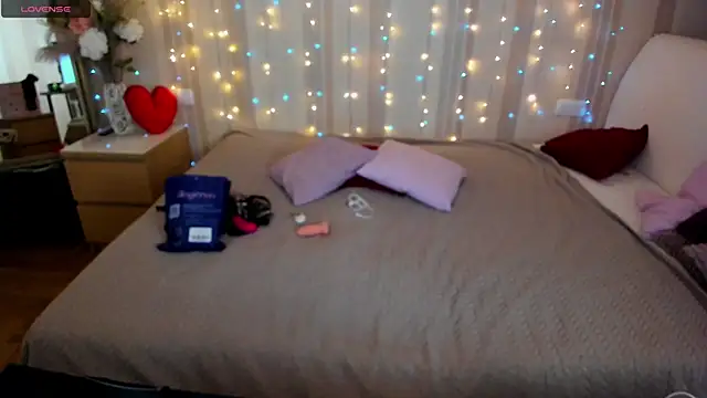 Snapshot of Katherine_Fox chatting on December 2024 06:54:01 AM Katherine Fox online show from December 2024 06:54:01 AM