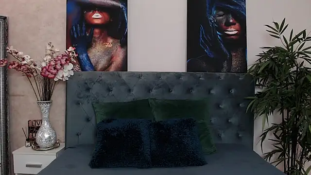 MissJuliax online show from January 2025 07:00:02 AM