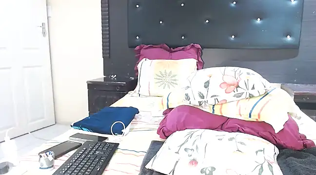 Snapshot of DarkDivva24 chatting on February 2025 09:53:02 PM DarkDivva24 online show from February 2025 09:53:02 PM