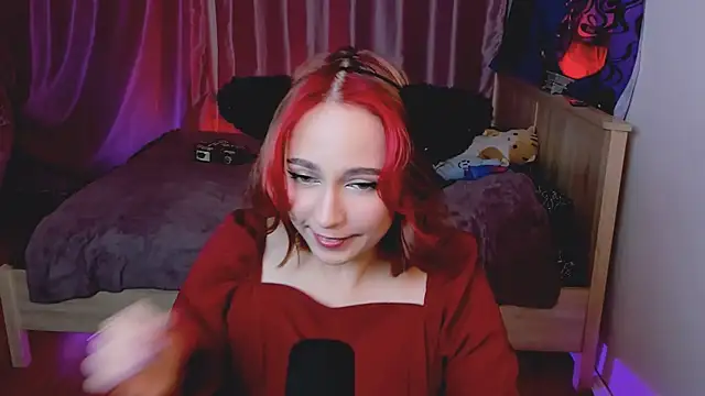 Carolina Leep online show from December 2024 11:03:01 PM