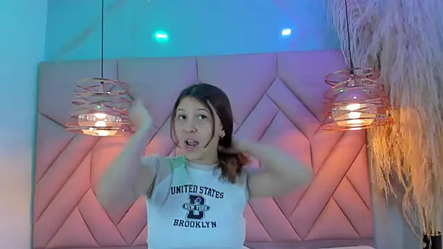 Snapshot of AngelaaCute_ chatting on January 2025 12:15:02 PM AngelaaCute online show from January 2025 12:15:02 PM