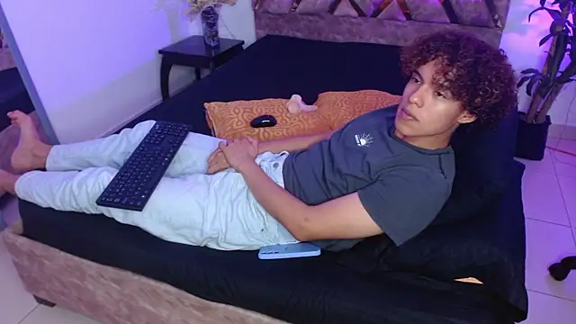 nickolas moon online show from February 2025 05:37:01 PM