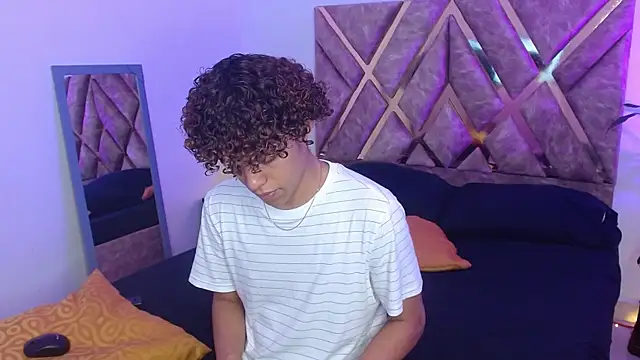 nickolas moon online show from February 2025 04:32:02 PM