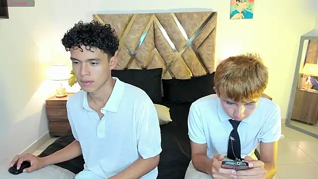 nickolas moon online show from December 2025 02:16:02 AM