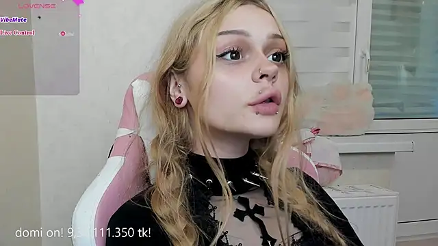 Snapshot of shy_melony chatting on July 2026 05:52:01 PM shy melony online show from July 2026 05:52:01 PM