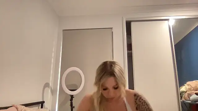 bootydollbaby online show from June 2026 07:17:01 AM