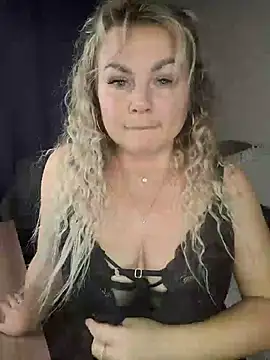 candy queeen online show from November 2025 11:00:02 AM