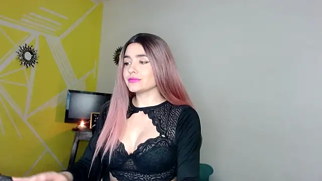 Snapshot of Nikolle_Rouss chatting on February 2025 10:04:02 PM Nikolle Rouss online show from February 2025 10:04:02 PM